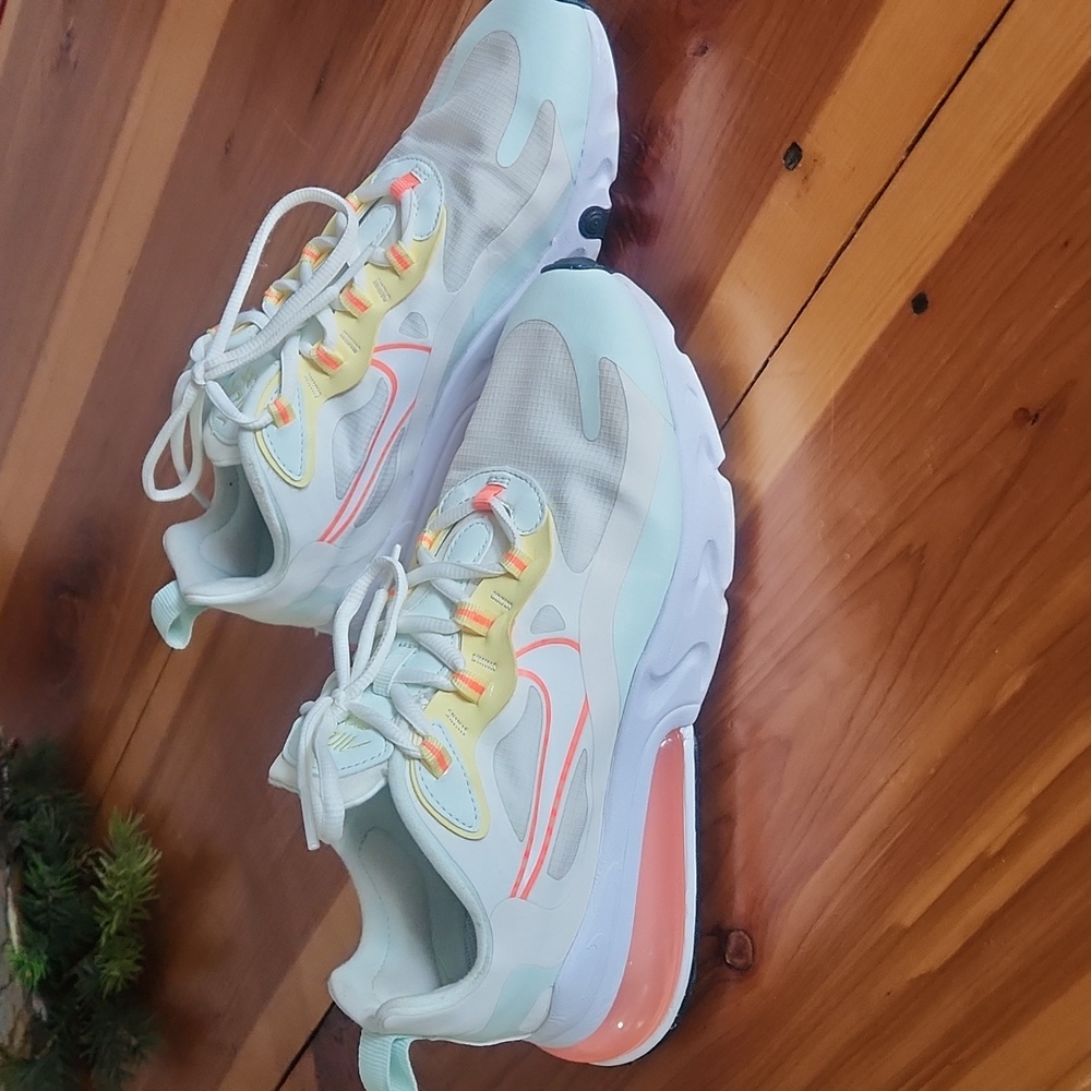 Nike Tennis shoes